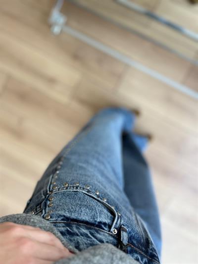 Zımba Detaylı Açık Mavi Jean