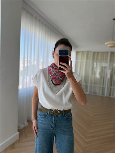 Zincir Püsküllü Pembe Fularlı Bluz 