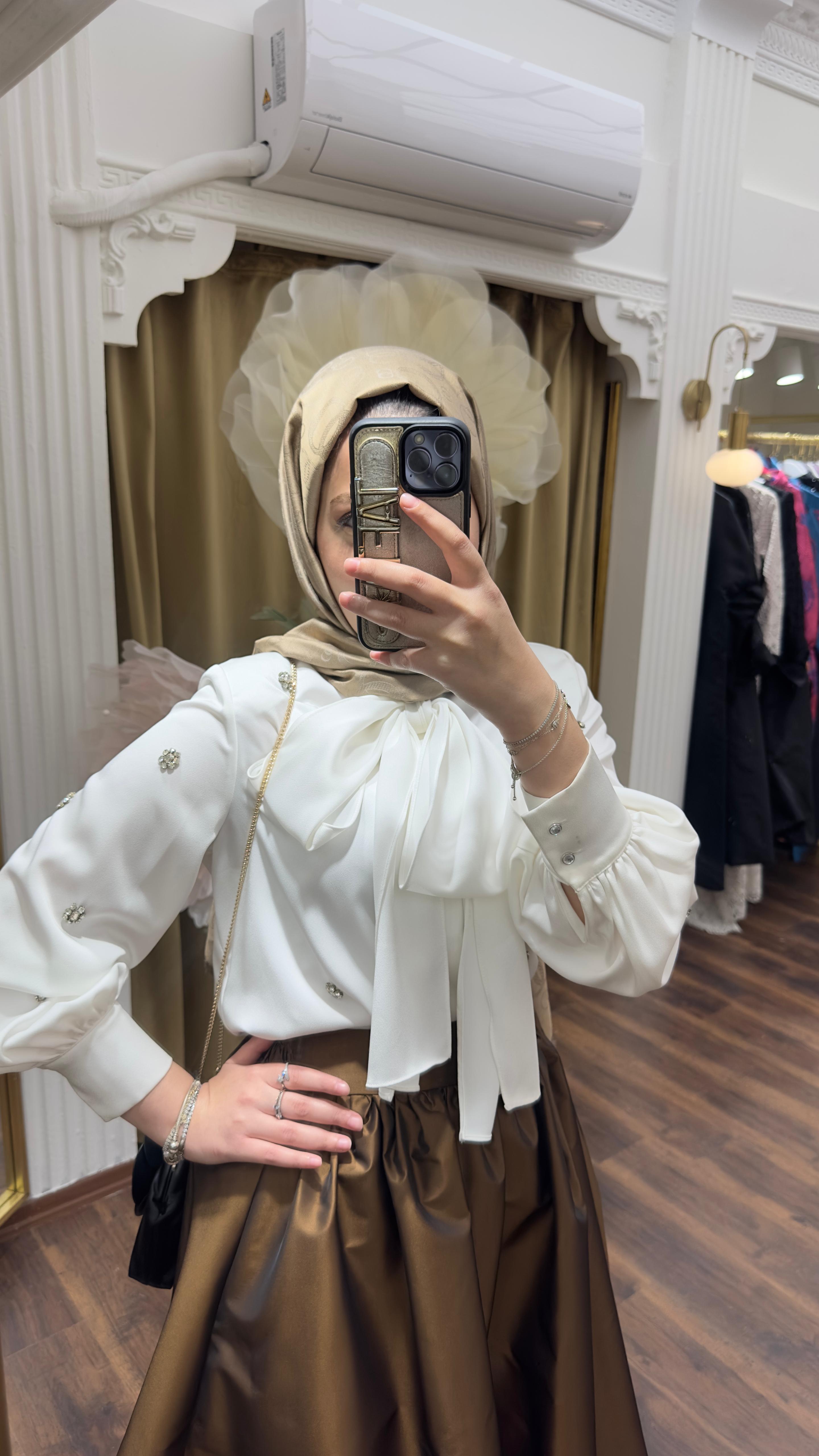 Taş Detaylı İnci Bluz