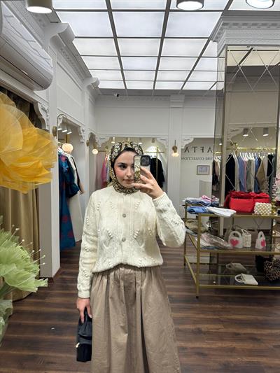 Taşlı Yün Kazak Ekru