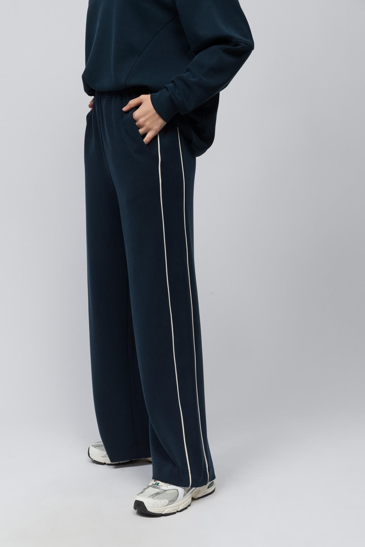 Granada - Çift Biyeli Bol Kesim Beli Lastikli Modal Pantolon - Lacivert Renk