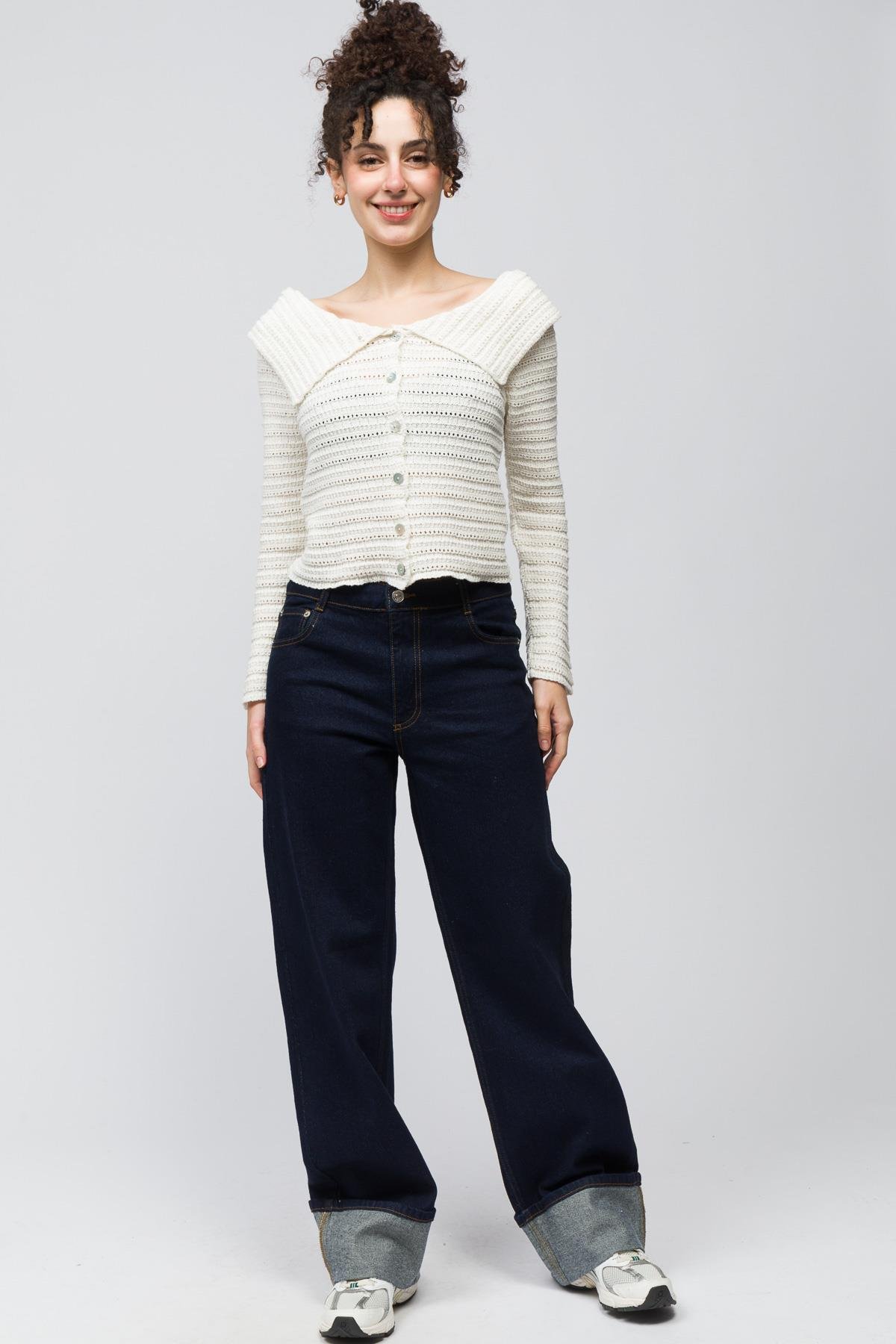 Kalmar - Omuz Açık Kayık Yaka Düğme Detaylı Triko Hırka - Ekru Renk