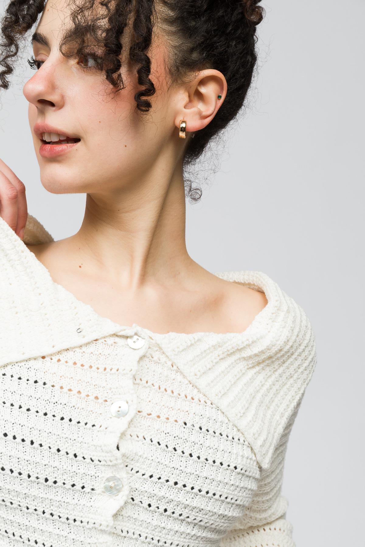 Kalmar - Omuz Açık Kayık Yaka Düğme Detaylı Triko Hırka - Ekru Renk