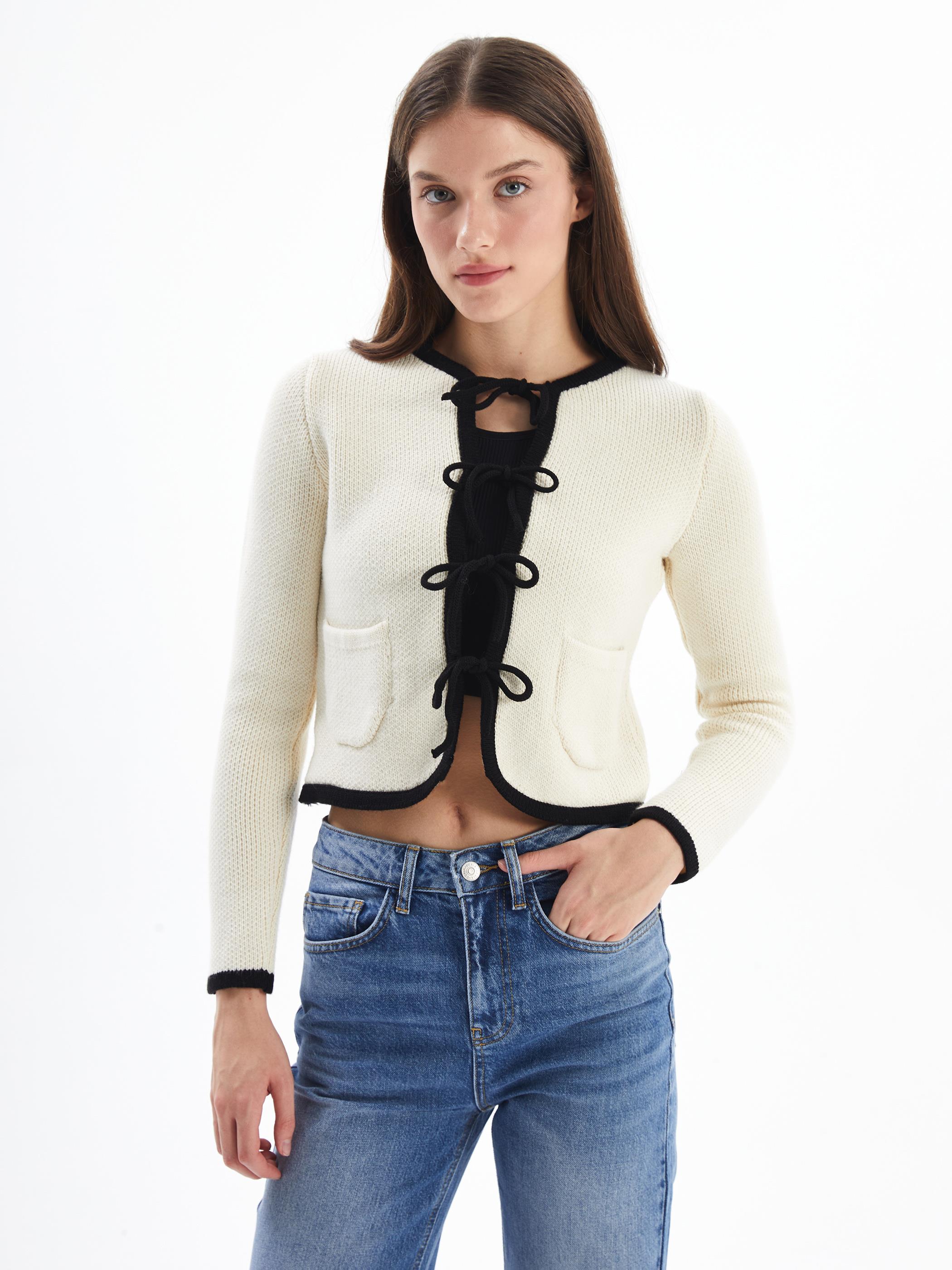 Manduria - Fiyonk Detaylı Uzun Kollu Hırka - Ekru-Siyah Çzigili Renk