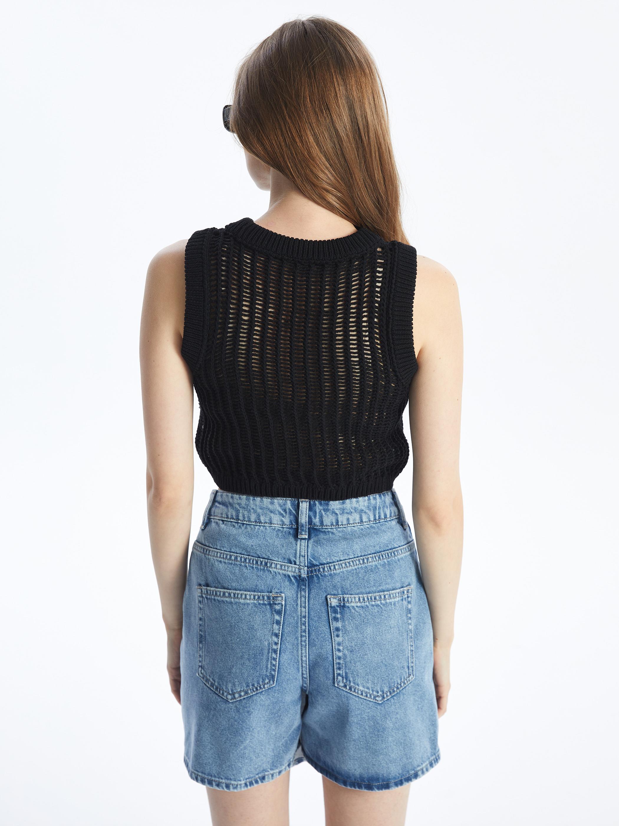 Pordenone - Bisiklet Yaka Ajurlu Crop Fit Kolsuz Triko Bluz - Siyah Renk