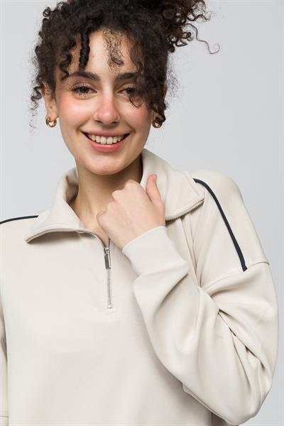 Lugo - Tek Biyeli Oversize Yakası Fermuar Detaylı Önü Kısa Arkası Uzun Modal Sweatshirt - Taş Renk