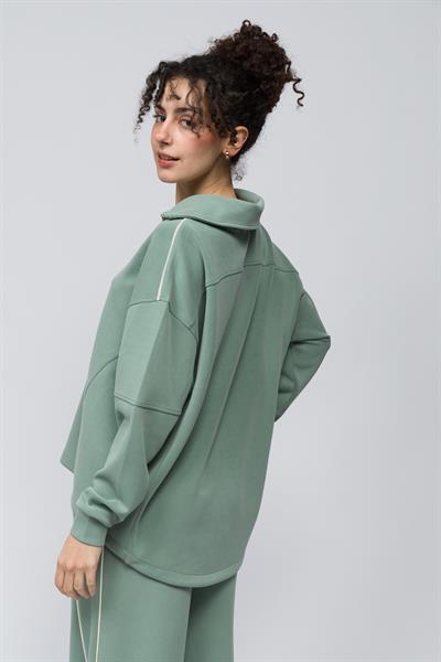 Lugo - Tek Biyeli Oversize Yakası Fermuar Detaylı Önü Kısa Arkası Uzun Modal Sweatshirt - Açık Yeşil Renk