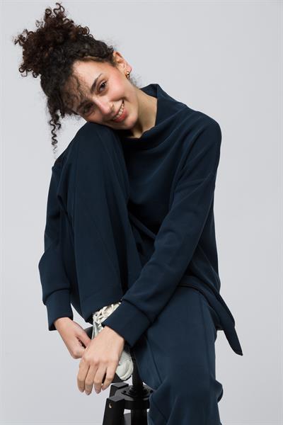 Monza - Balıkçı Yaka Yanları Yırtmaç Detaylı Düz Modal Sweatshirt - Lacivert Renk