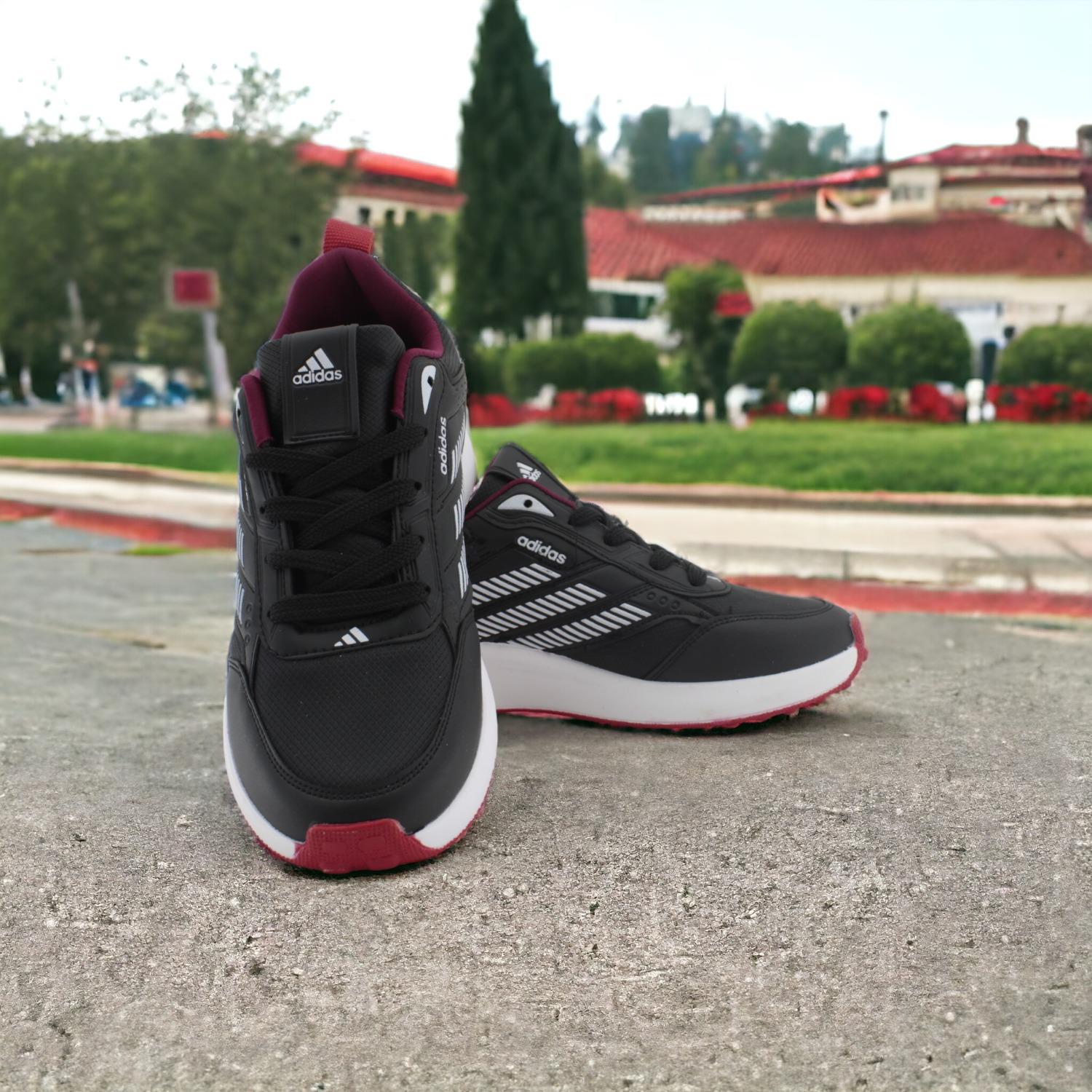 Adidas Siyah-Kırmızı Beyaz Kesik Çizgili Kadın Ayakkabı