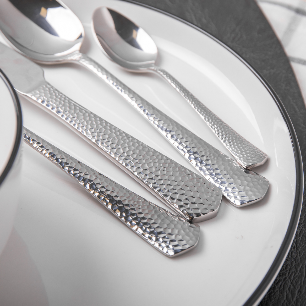 Mikasa MKCUTBROAD16PC Broadway Paslanmaz Çelik 16 Parça Çatal Kaşık Bıçak Takımı