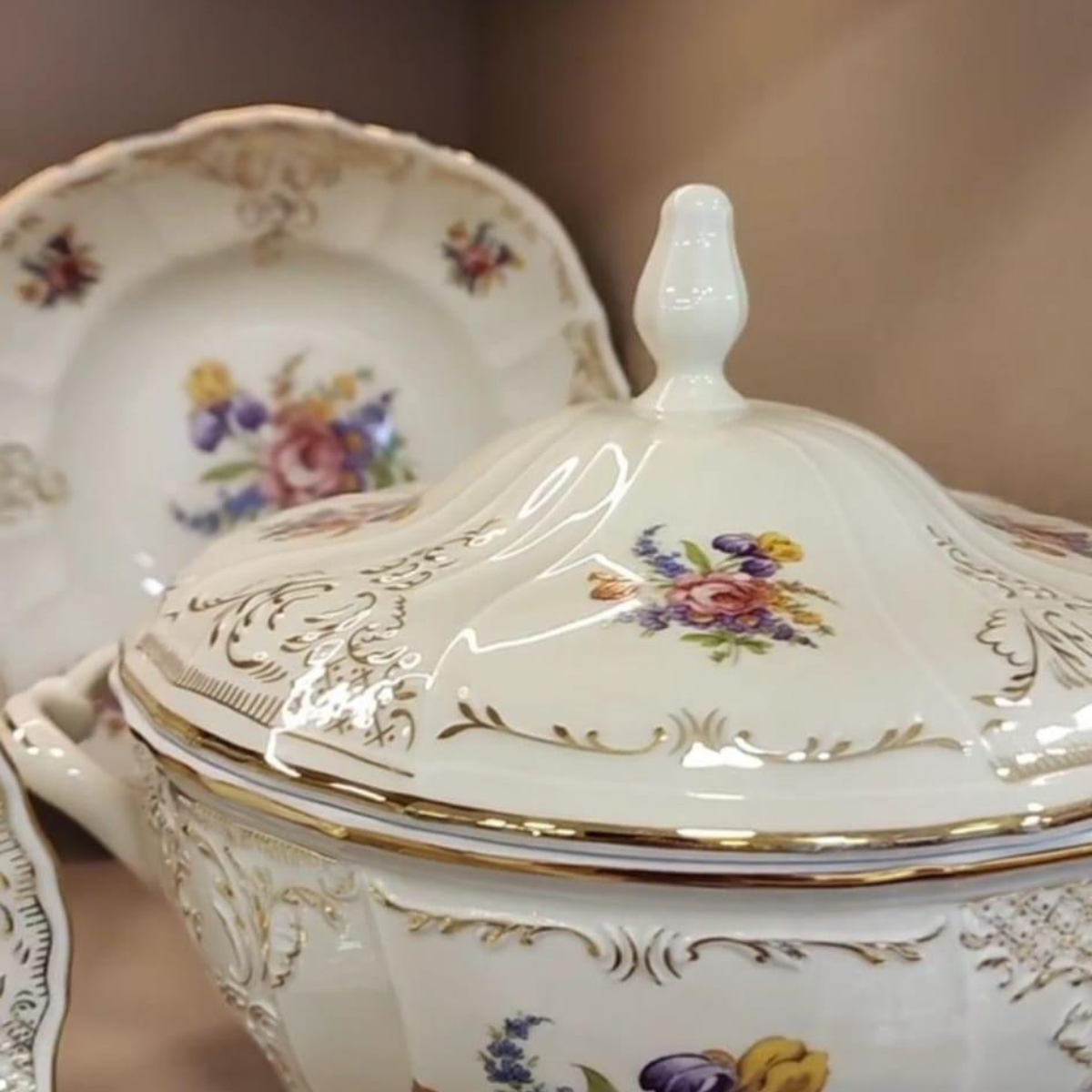 Thun Bernadotte İngiliz Pembe Çiçek Desenli 77 Parça Yemek Takımı