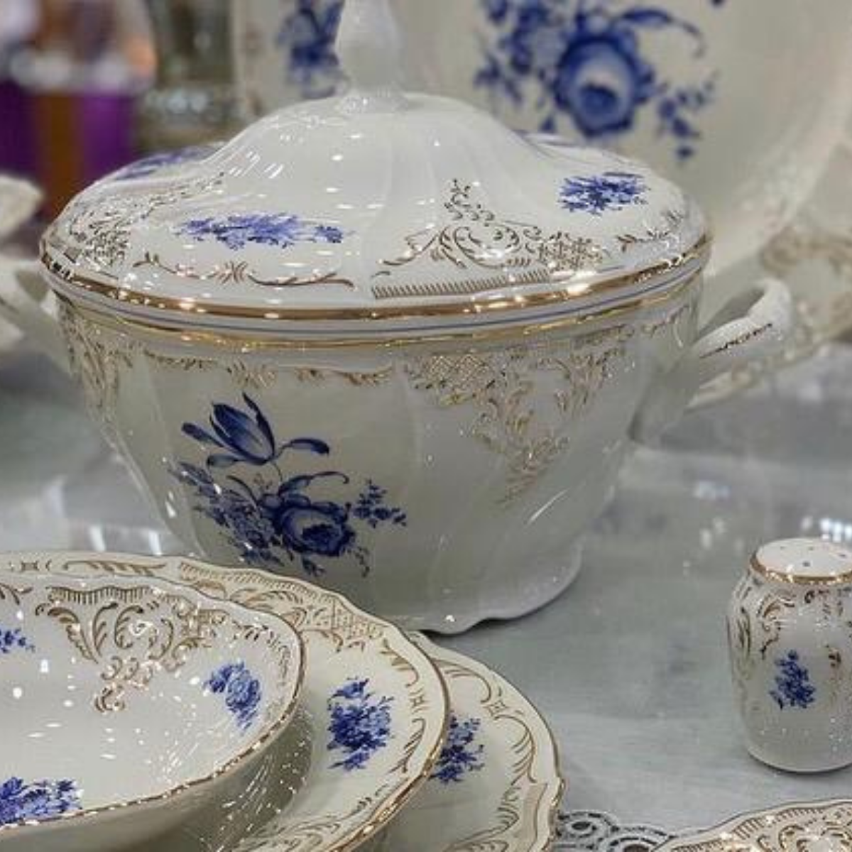 THUN BERNADOTTE İNGİLİZ MAVİ ÇİÇEK YALDIZLI 77 PARÇA