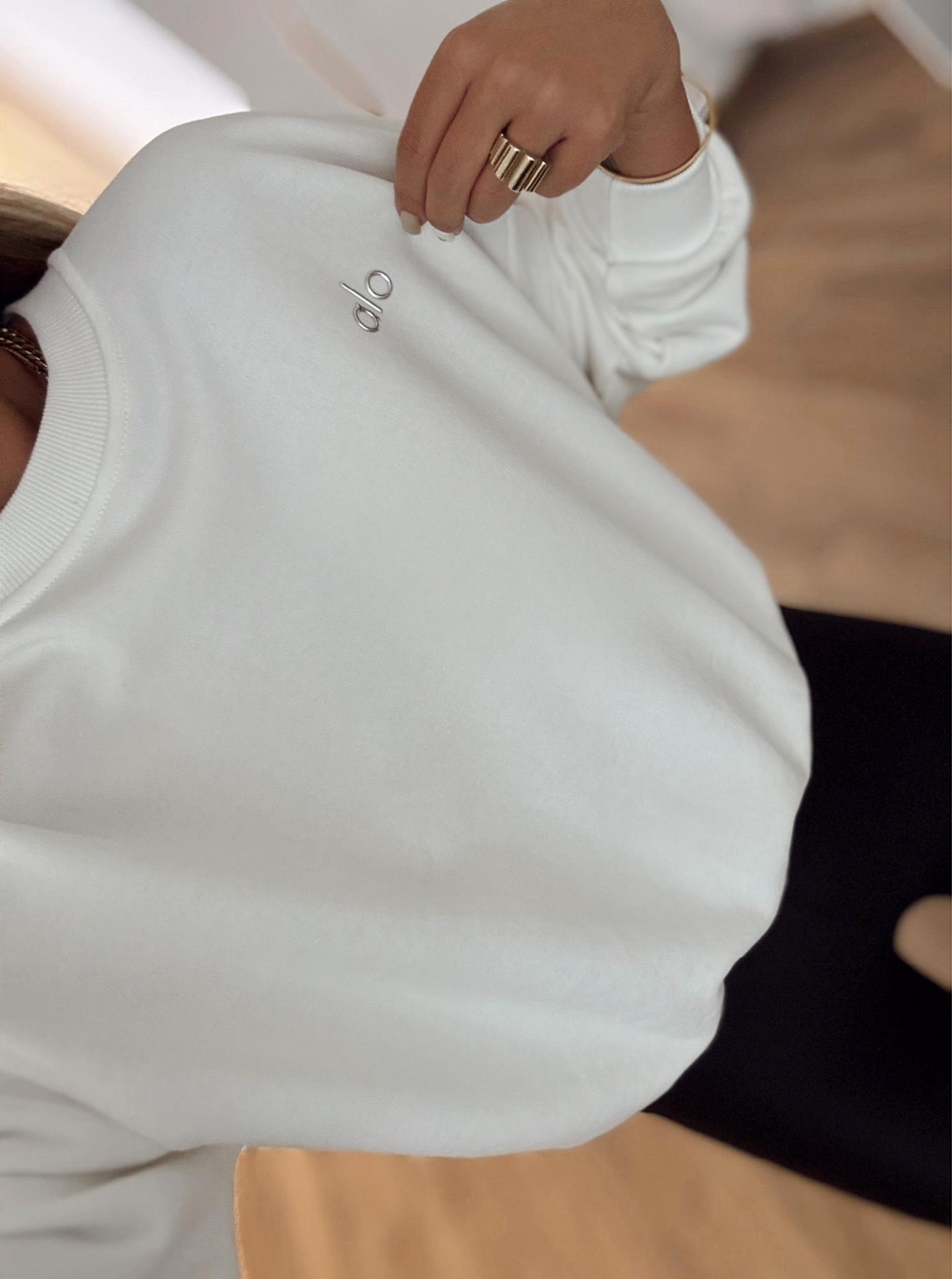 A Beyaz Sweatshirt