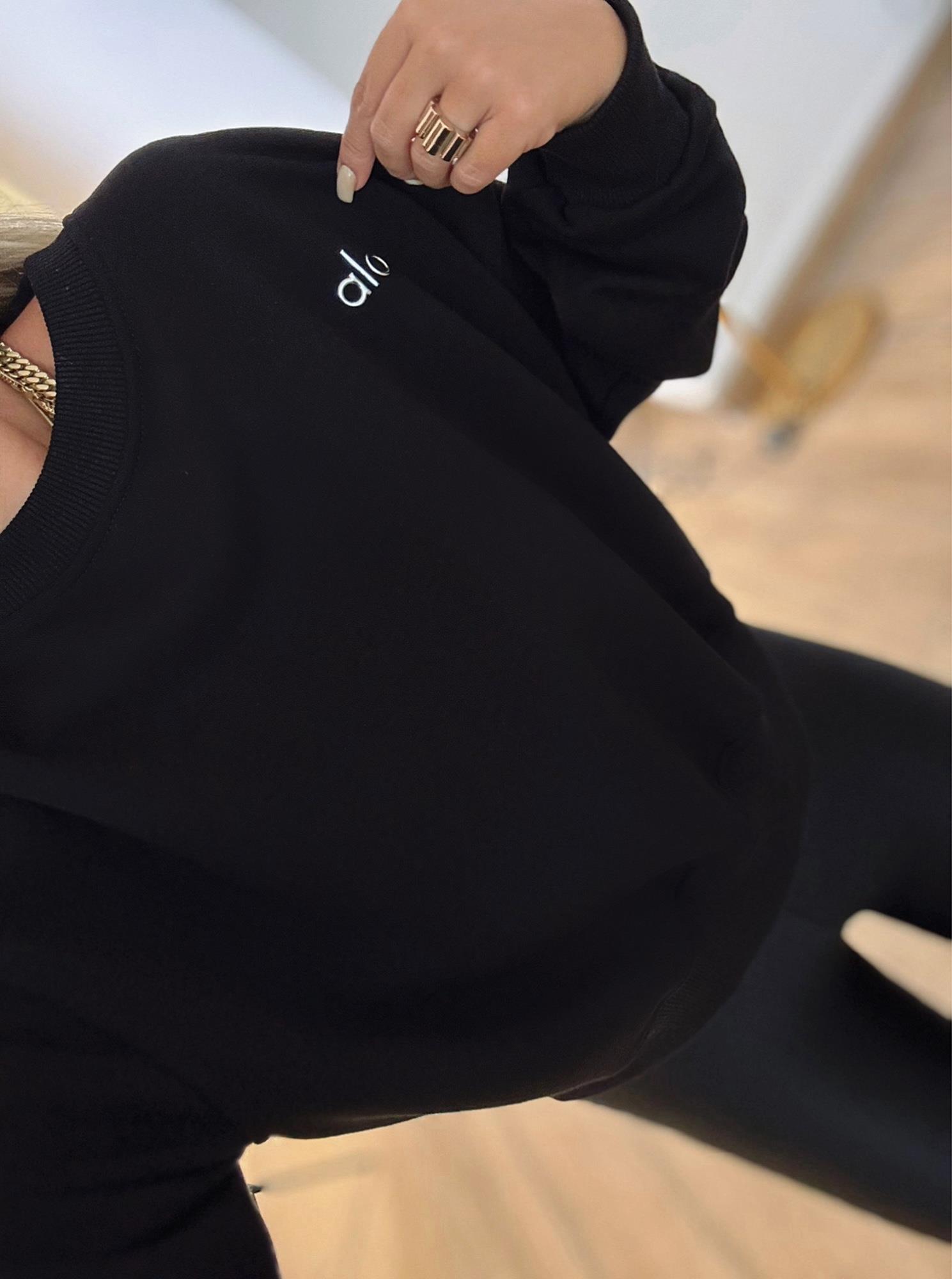 A Siyah Sweatshirt
