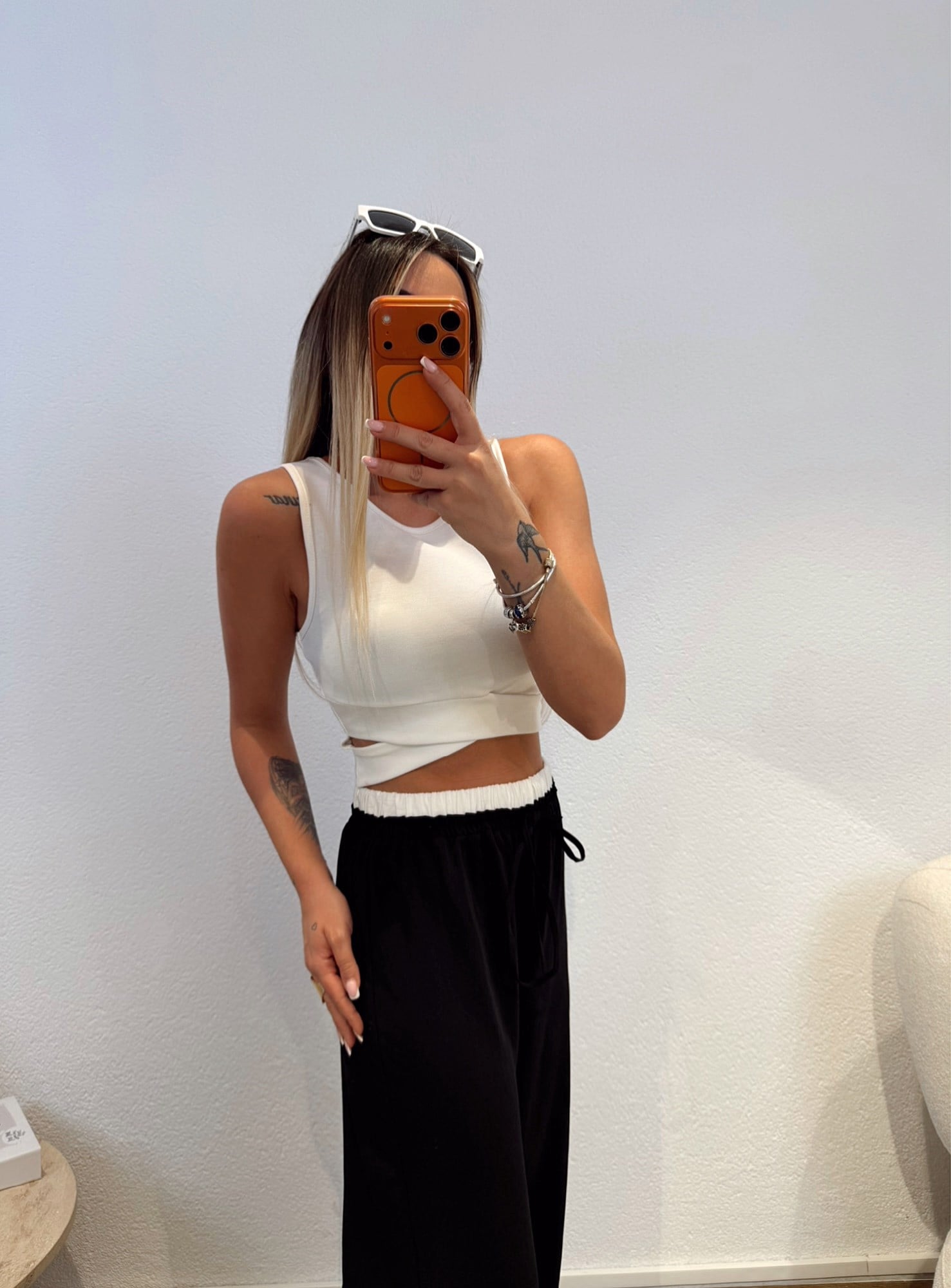 Bel Çapraz Detay Beyaz Crop