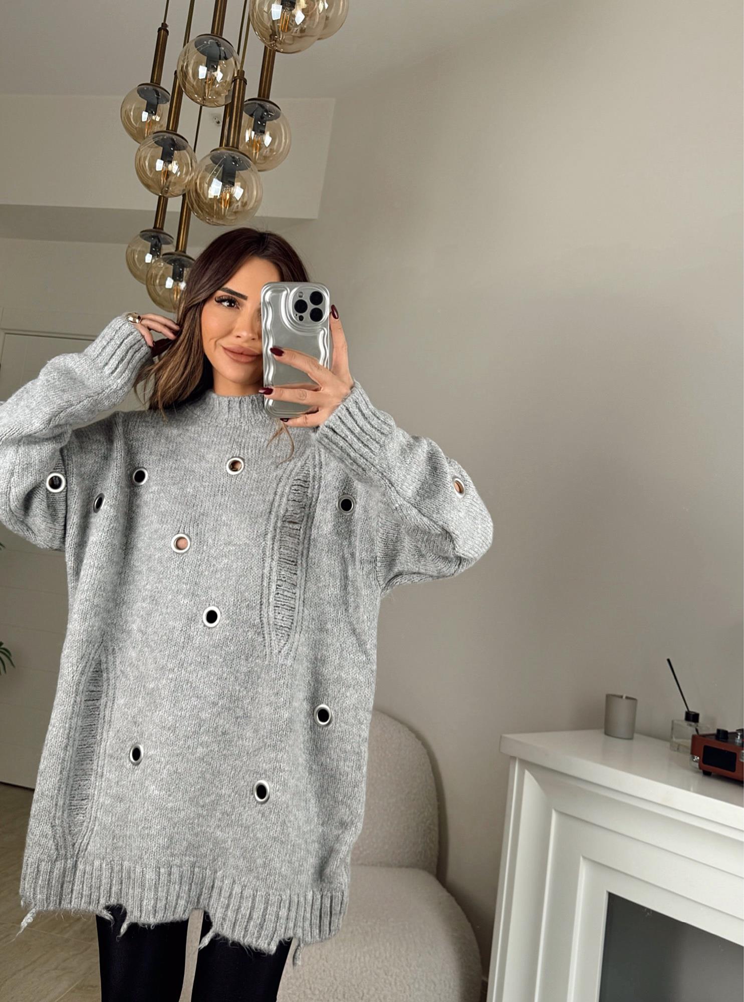 Halka Detay Yırtıklı Gri Oversize Kazak