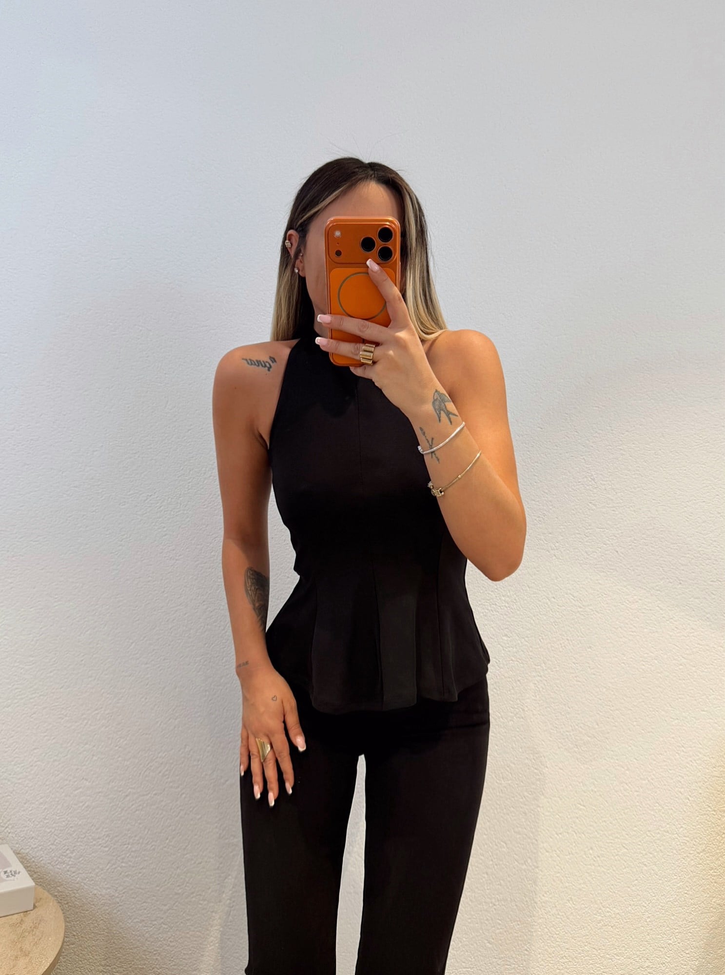 Halter Yaka Kolsuz Volanlı Siyah Bluz