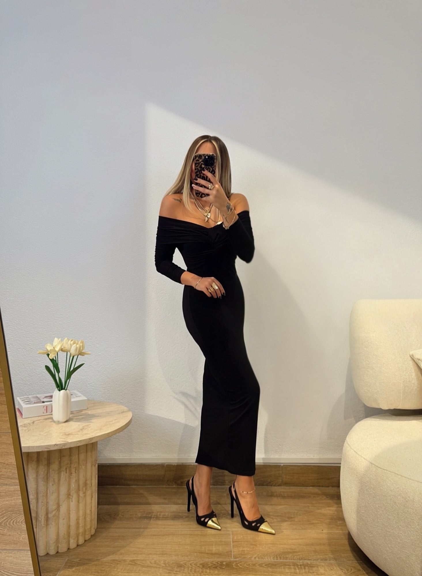 Madonna Yaka Siyah Midi Elbise