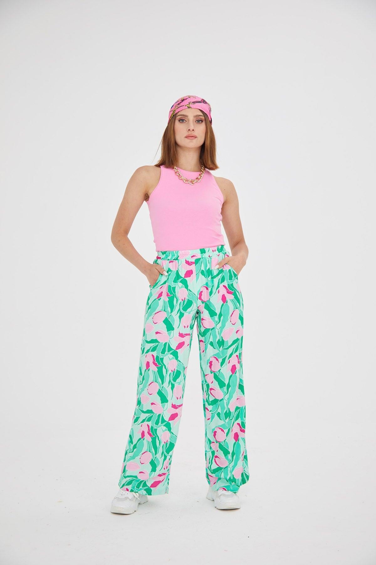 Pembe Çiçek Desen Yeşil Rahat Pantolon