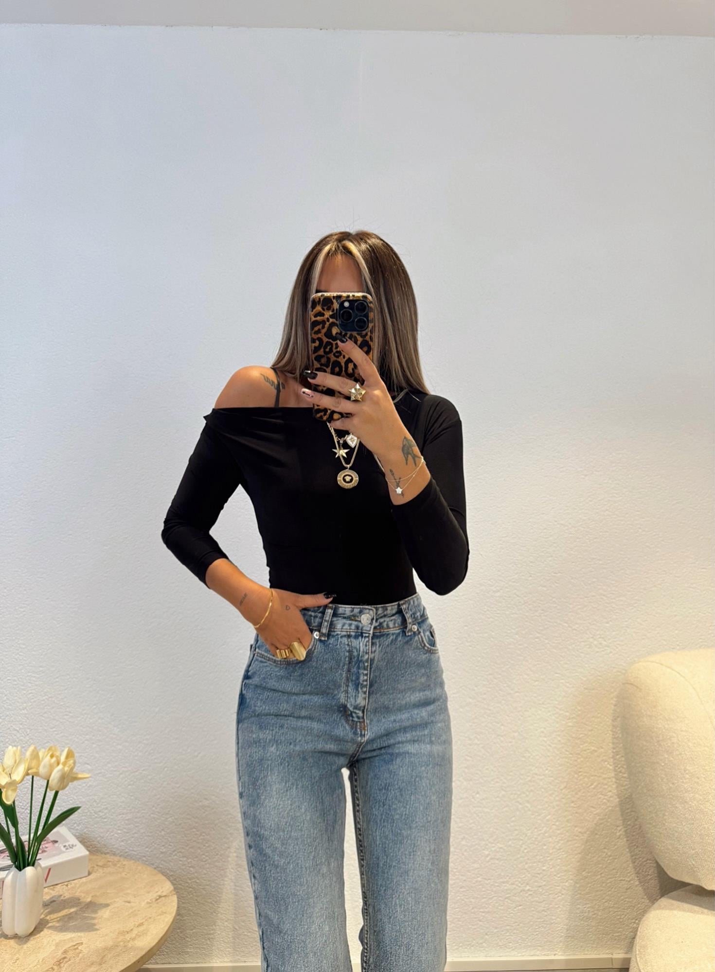 Sandy Kayık Yaka Siyah Bluz