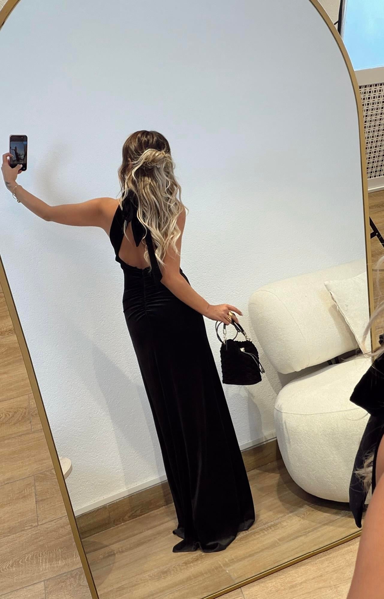 Sırt Dekolteli Kadife Siyah Maxi Elbise