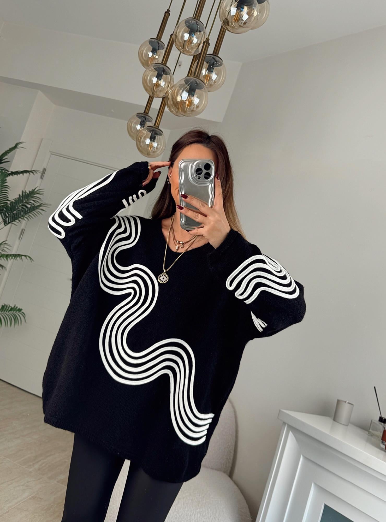Zikzak Nakışlı Oversize Siyah Kazak