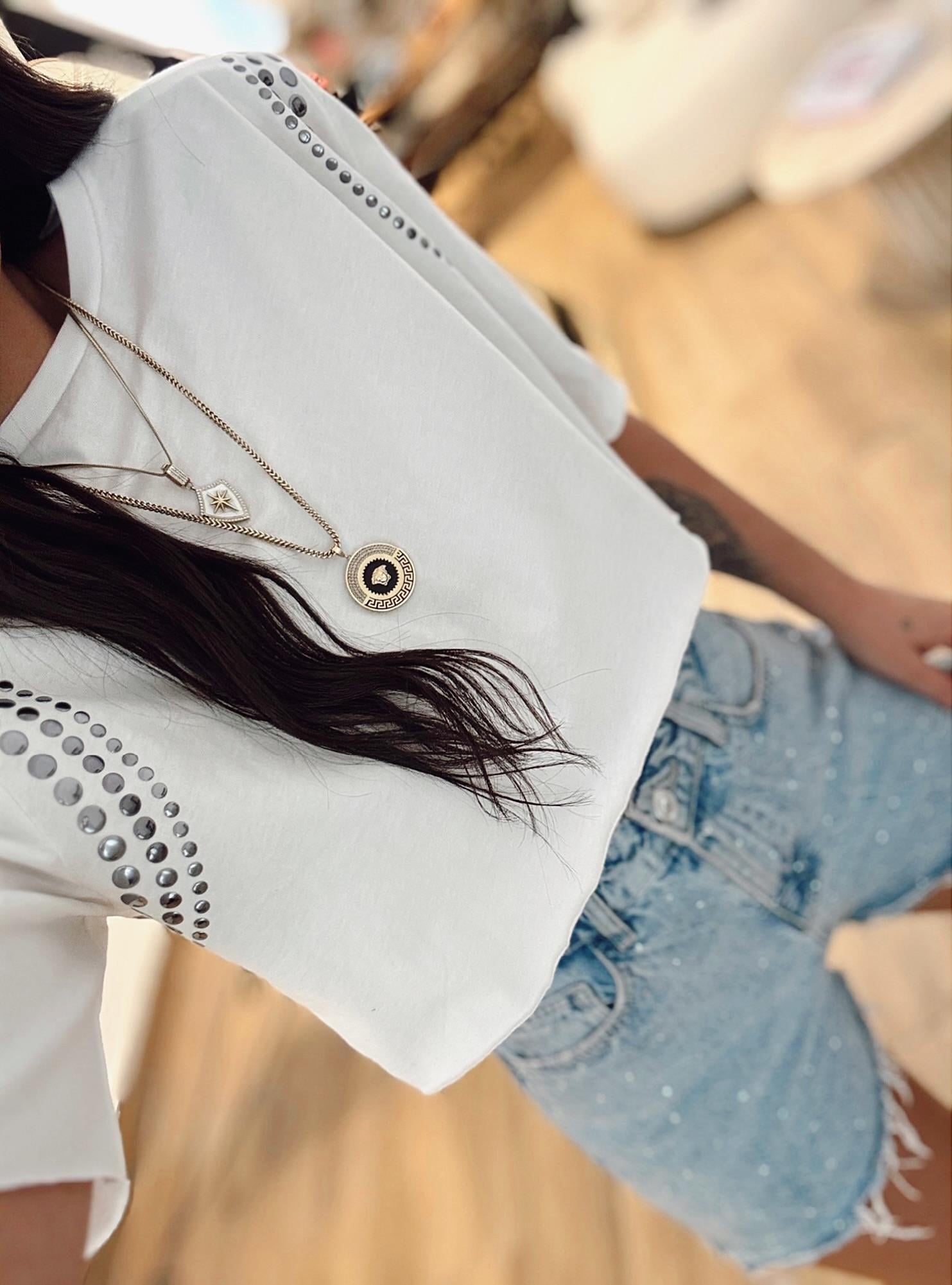 Zımba Detay Vatkalı Beyaz Crop Tshirt