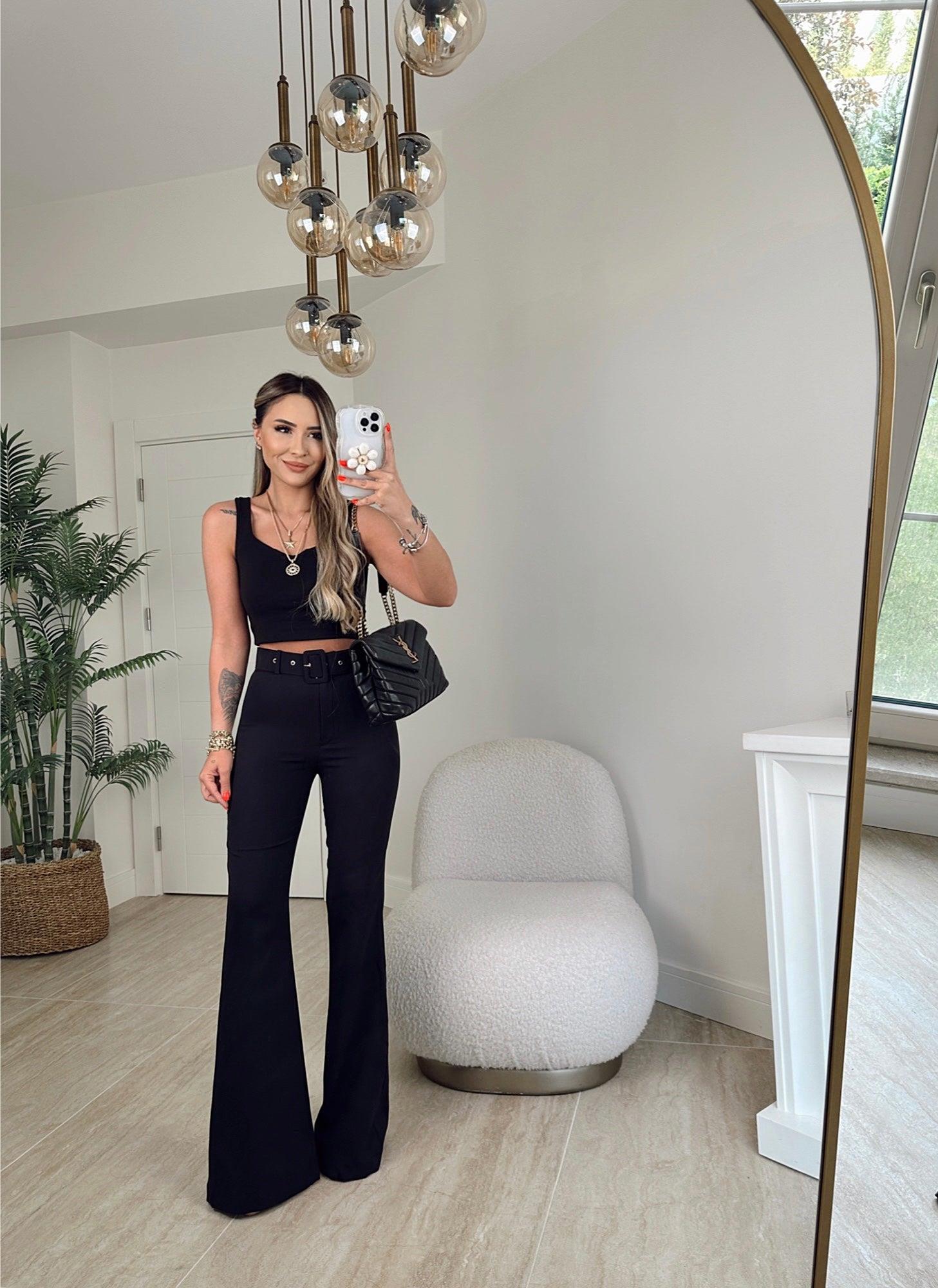 Karol Öpücük Yaka Çift Kat Siyah Badi · 5