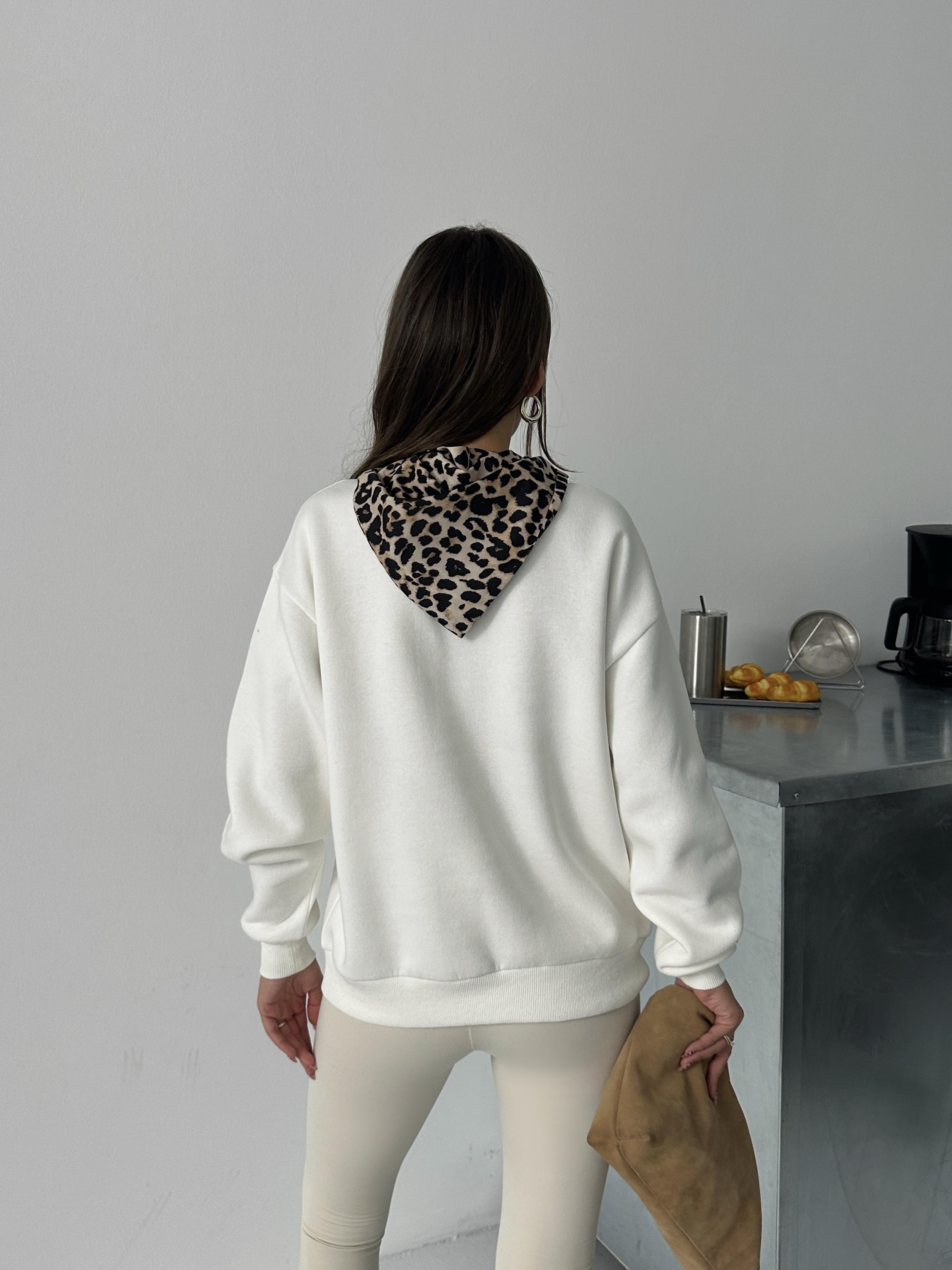 KAPLAN NAKIŞ İŞLEMELİ FULAR DETAYLI SWEAT BEYAZ