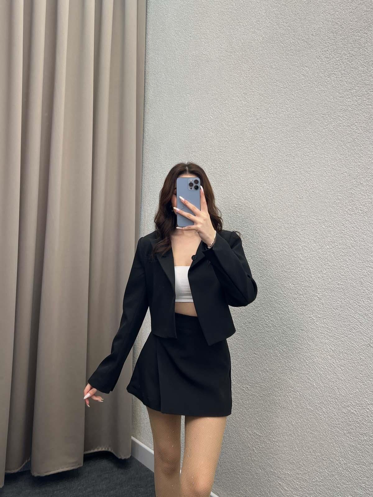 Sara Siyah Cropped Takım