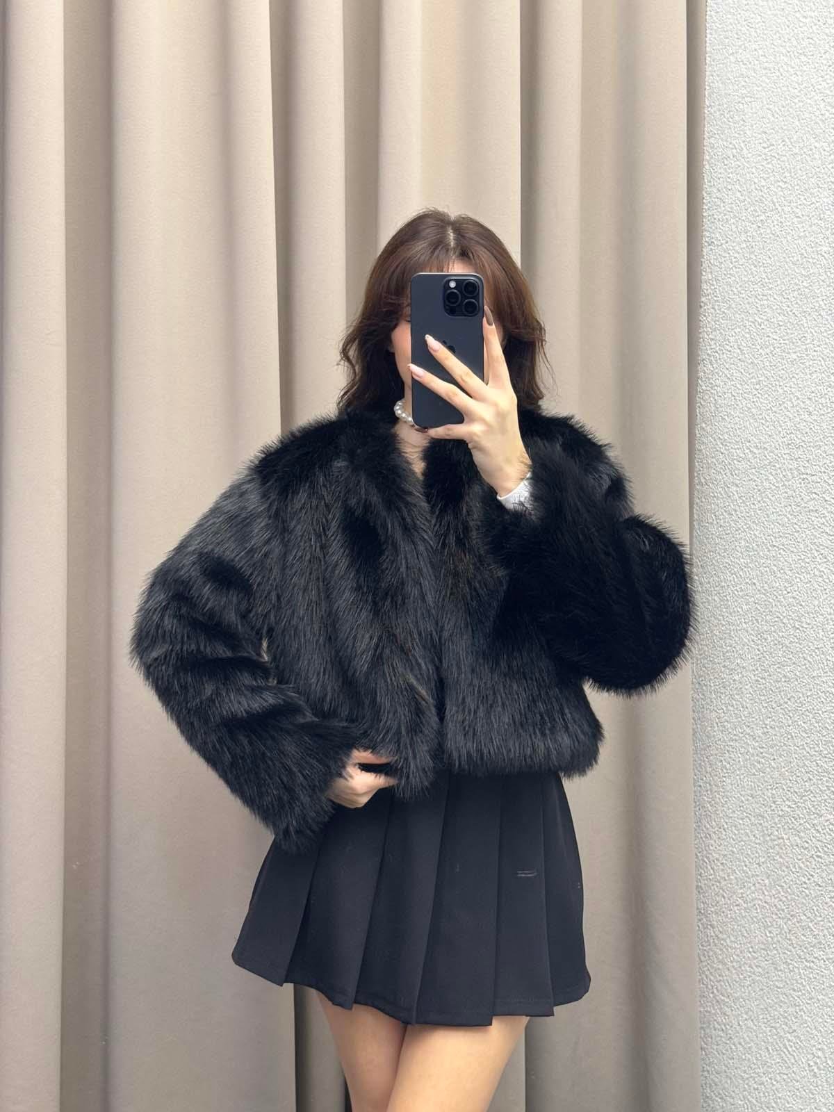 Vettia İçi Astarlı Kısa Siyah Kürk Ceket