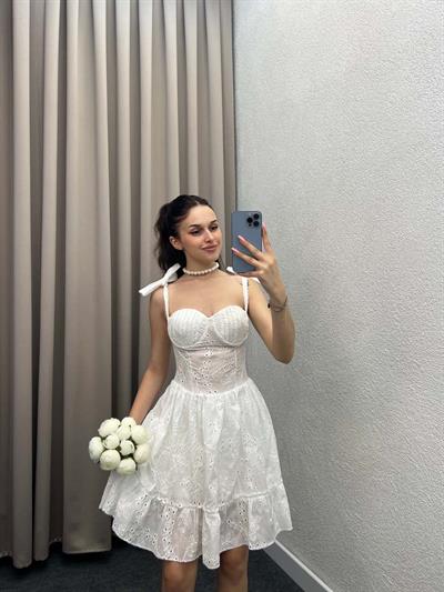 Beyaz Omuz Bağlamalı Sırt Bağcık Detaylı Fisto Kısa Elbise
