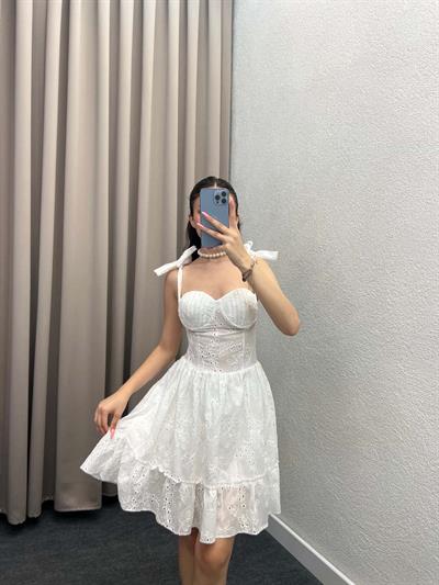 Beyaz Omuz Bağlamalı Sırt Bağcık Detaylı Fisto Kısa Elbise