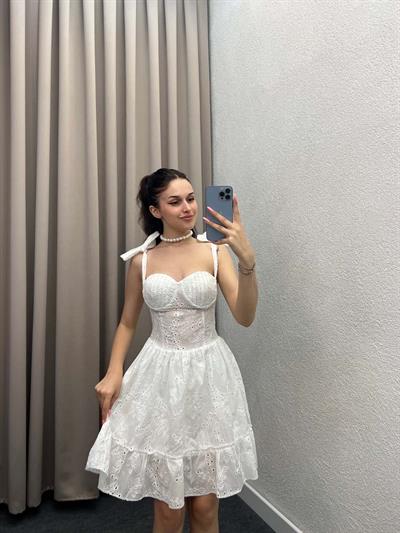 Beyaz Omuz Bağlamalı Sırt Bağcık Detaylı Fisto Kısa Elbise