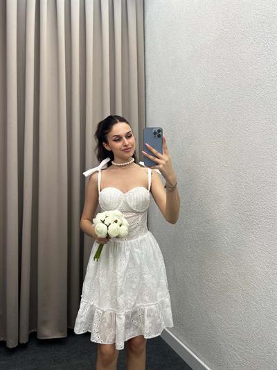 Beyaz Omuz Bağlamalı Sırt Bağcık Detaylı Fisto Kısa Elbise