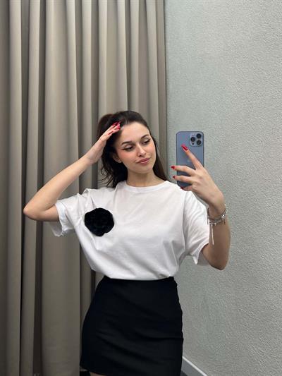 Gül Detay Beyaz Oversize Tshirt