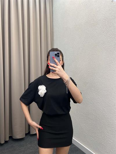 Gül Detay Siyah Oversize Tshirt
