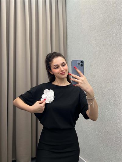 Gül Detay Siyah Oversize Tshirt