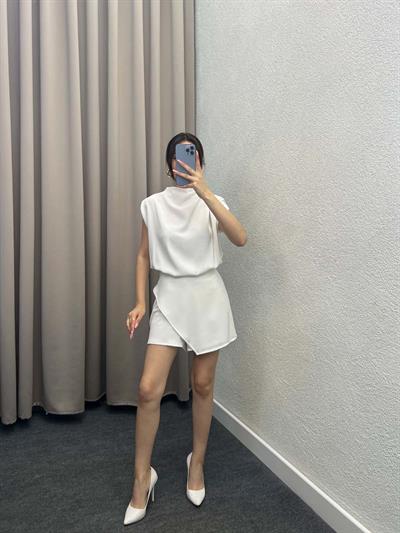 Beyaz Sofia Asimetrik Şort Tulum