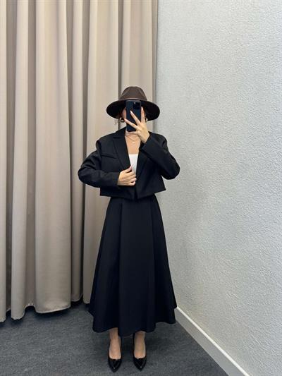 Krep Mini Siyah ceketli takım