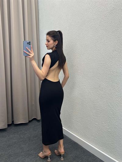 Maes Sırt Dekoliteli Siyah Elbise