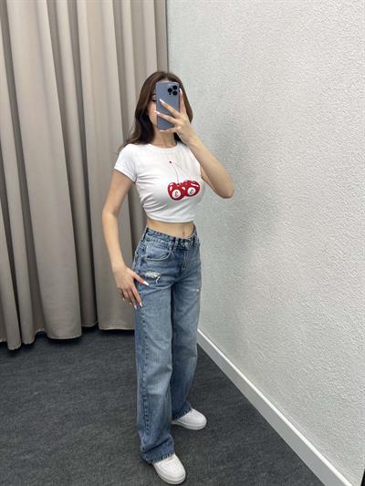 Mavi Yırtık Detaylı Straight Jean