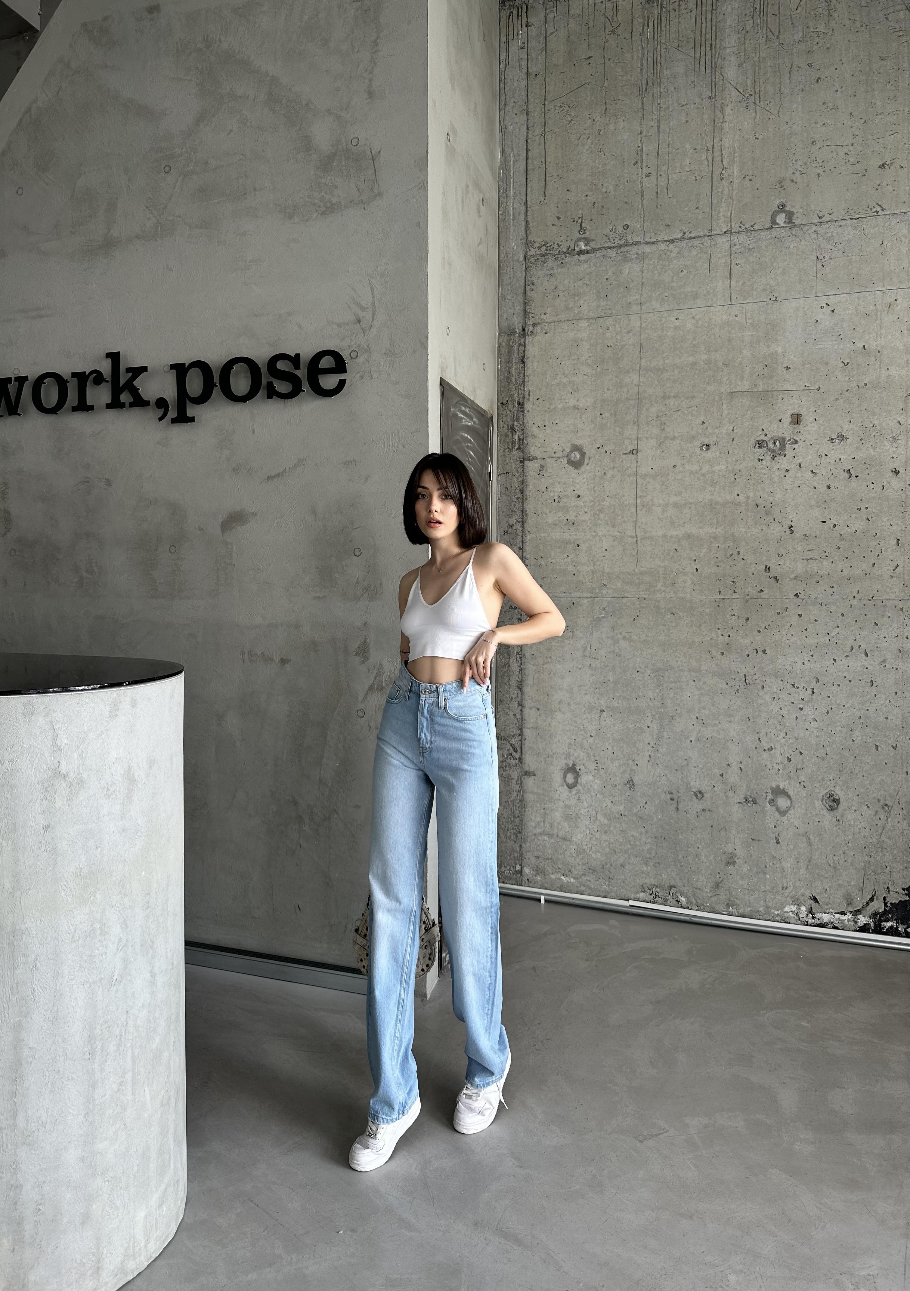 Mona Straight Fit Jean