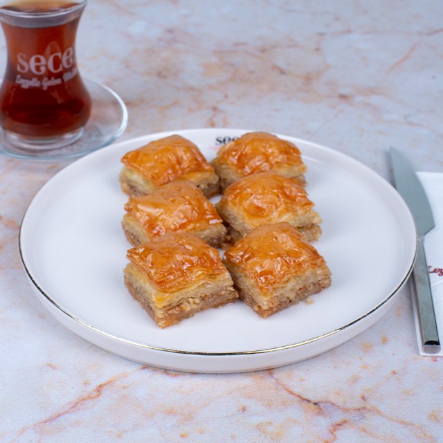 Secen Cevizli Baklava (Kg)