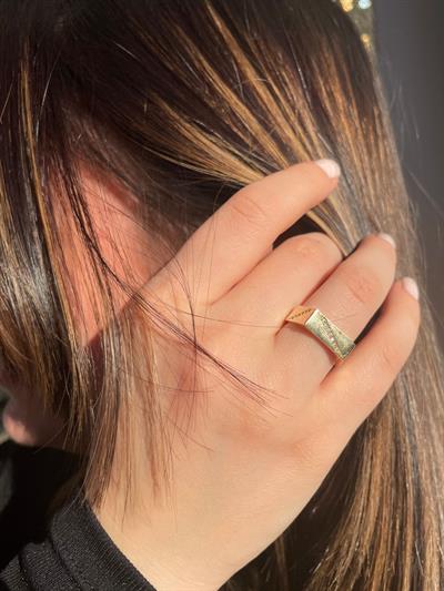 Dikdörtgen Taşlı 14 Ayar Altın YüzükDikdörtgen Taşlı 14 Ayar Altın Yüzük