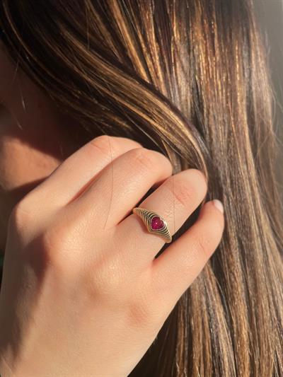 Fuşya Damla Taşlı Kalp Tırtıklı Altın Yüzük 14 AyarFuşya Damla Taşlı Kalp Tırtıklı Altın Yüzük 14 Ayar