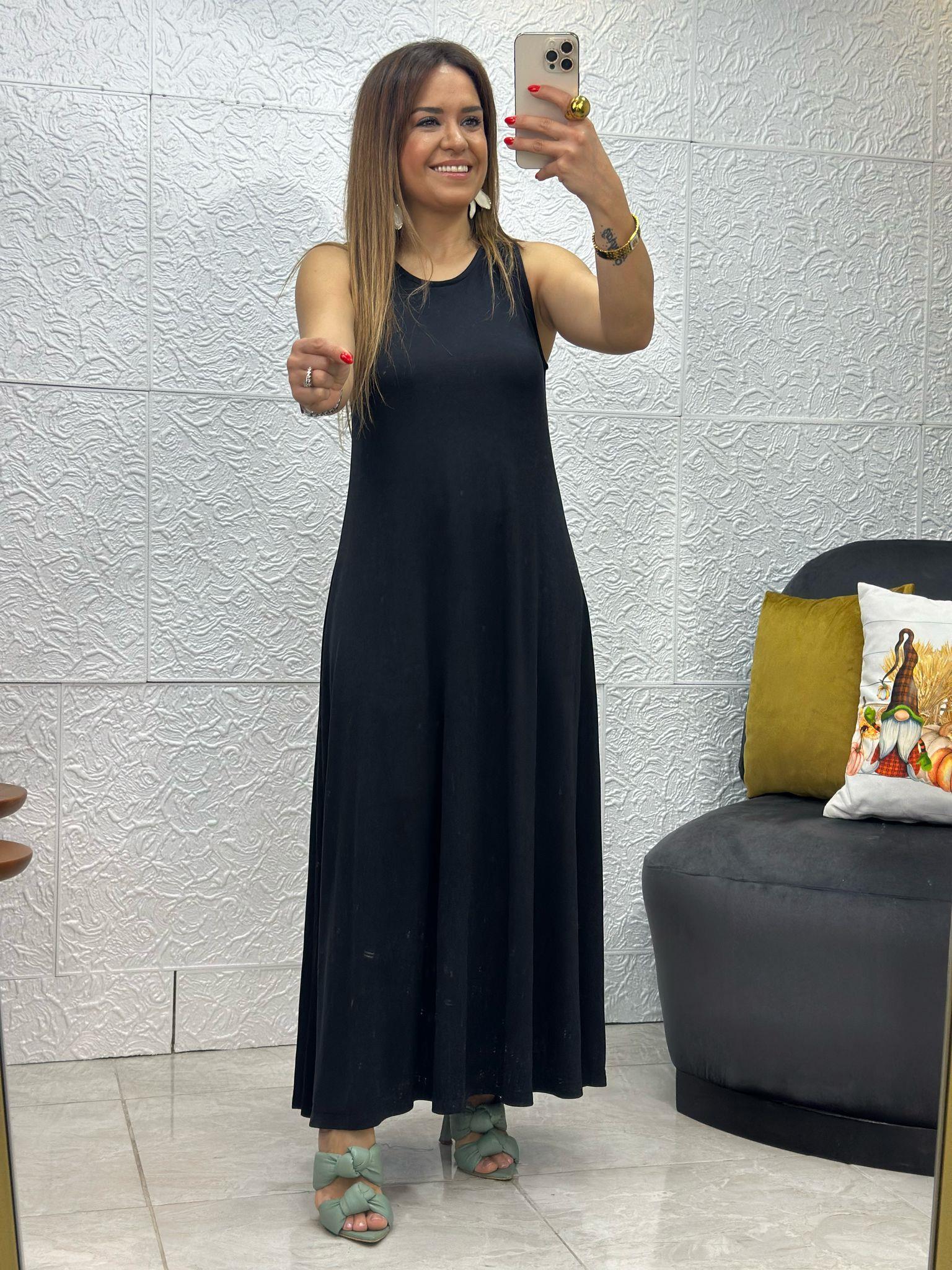 Düğmeli Siyah Elbise