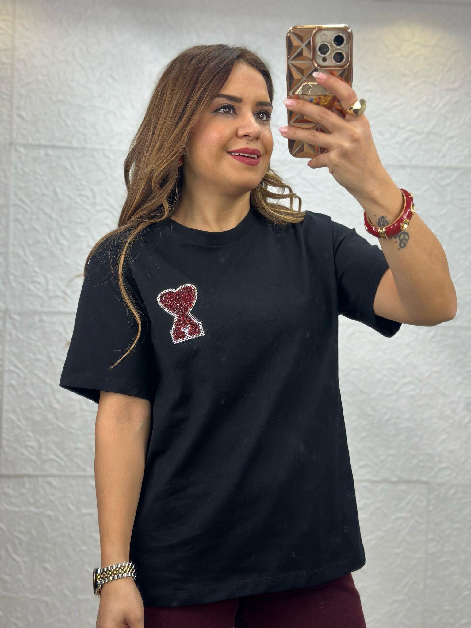 Kalp Detaylı Siyah Tshirt