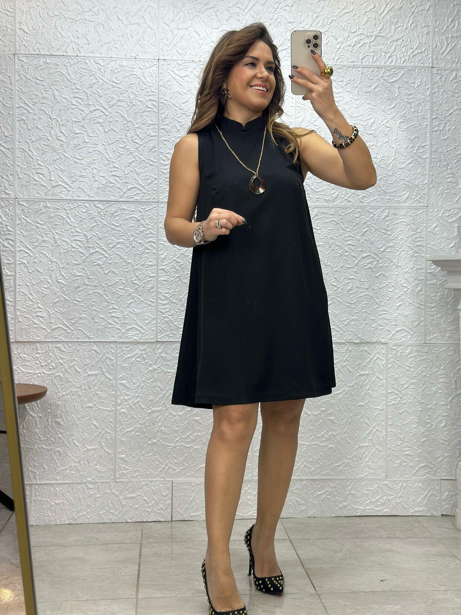 Kolye Detaylı Siyah Çan Elbise