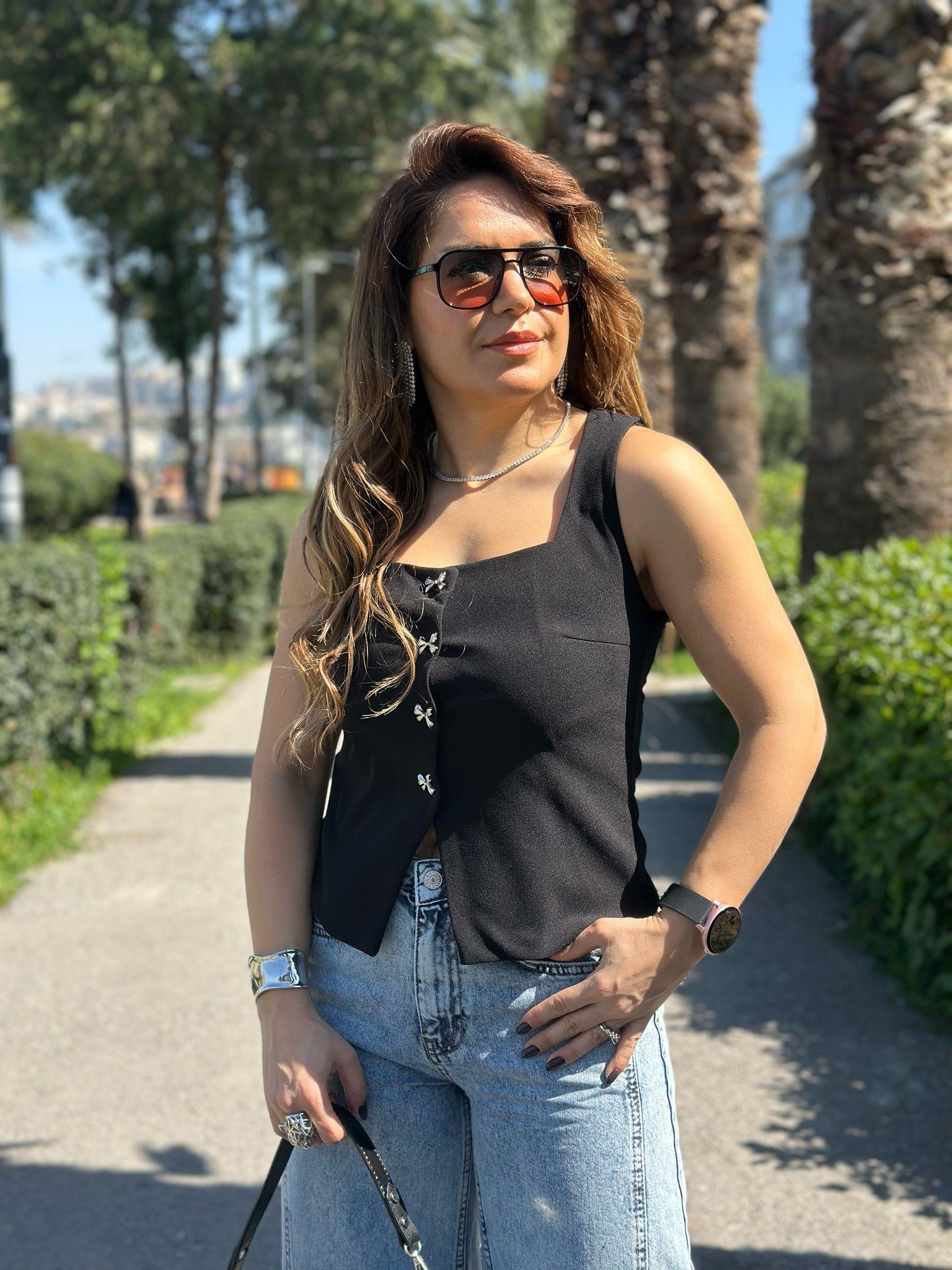 Kurdela Düğmeli Siyah Yelek